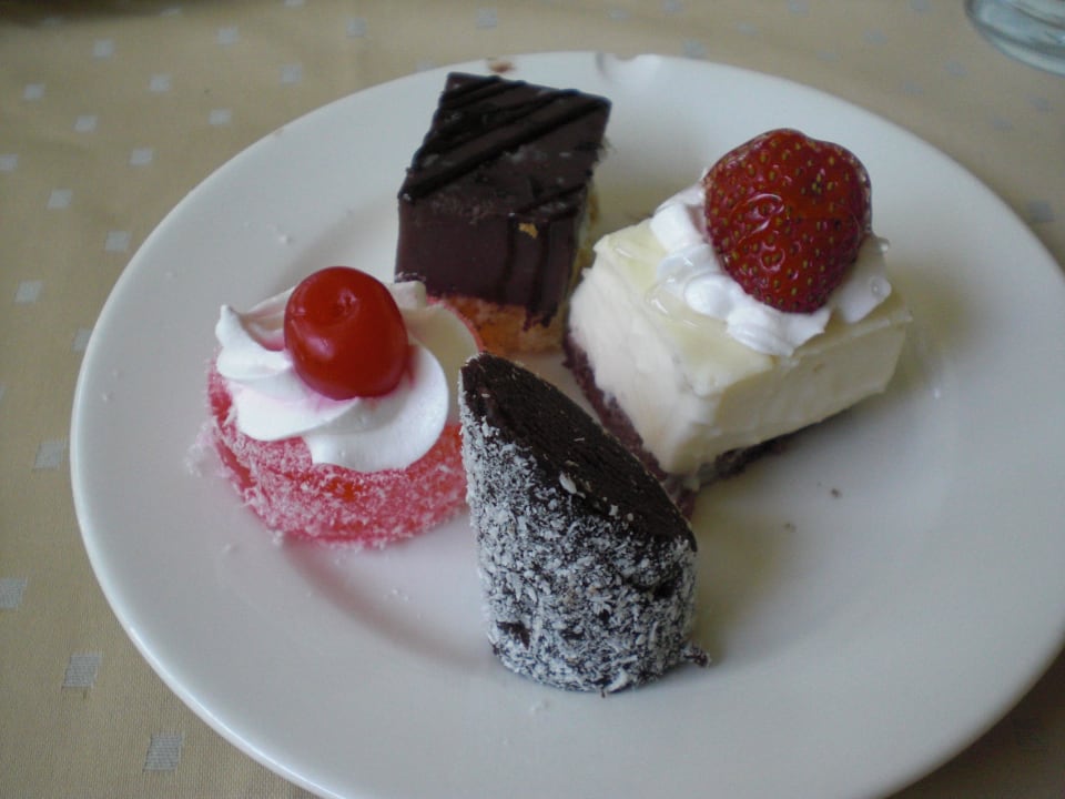 Dessert Hotel Royal Garden Beach