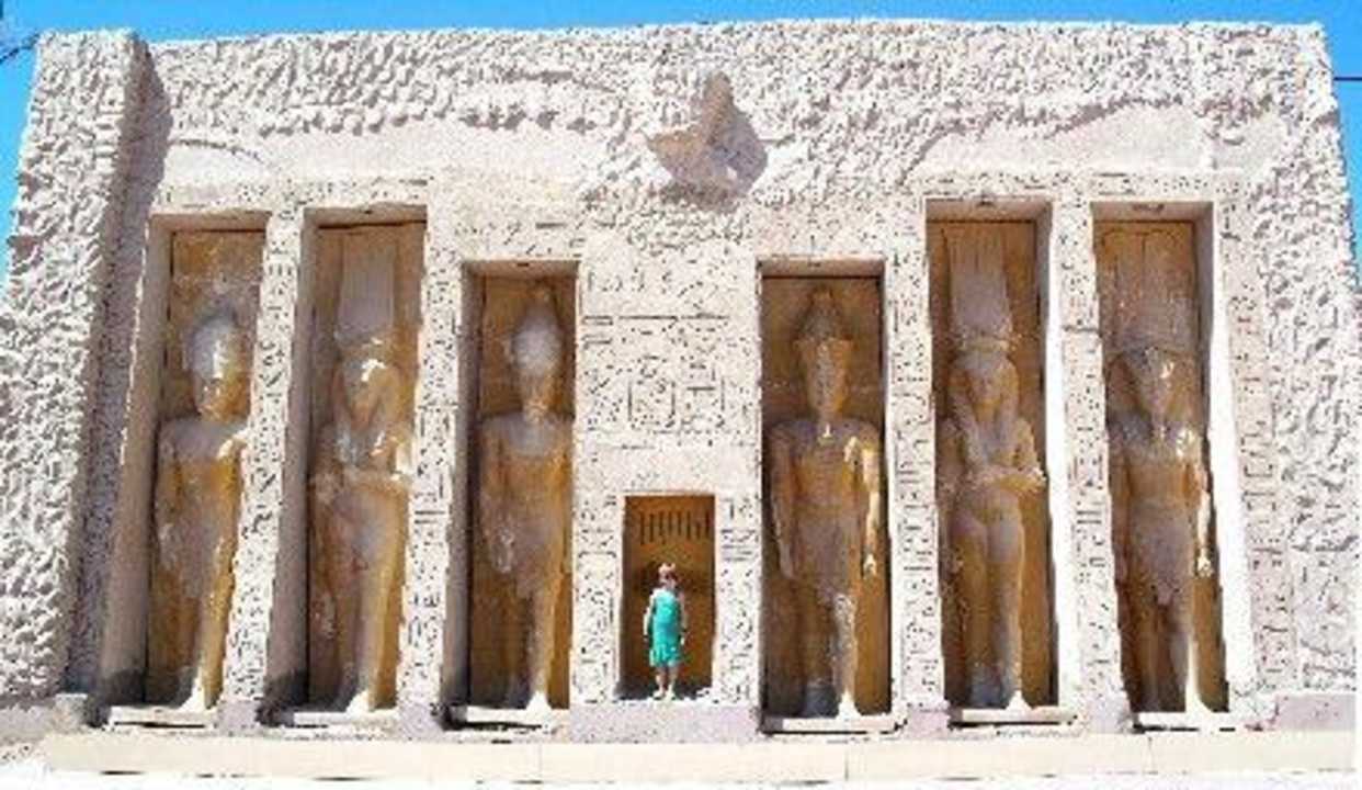 Abu Simbel, kleiner Tempel Pickalbatros Alf Leila Wa Leila Resort - Neverland Hurghada