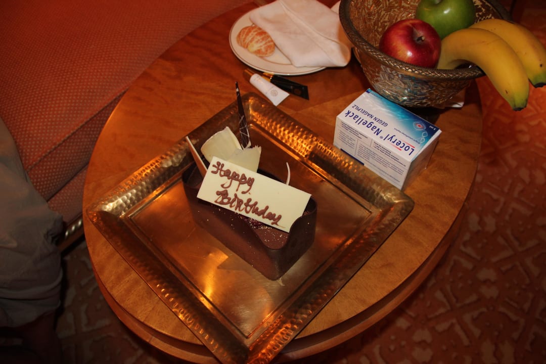 Geburtstagskuchen mit Goldstaub Emirates Palace Mandarin Oriental