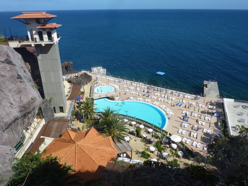 Poolanlage von oben Hotel The Cliff Bay (PortoBay)