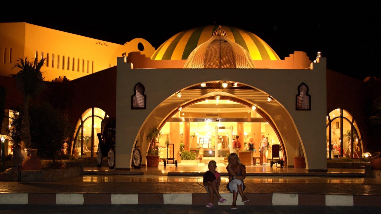 Vstup do lobby s recepcí Hotel Nubian Village