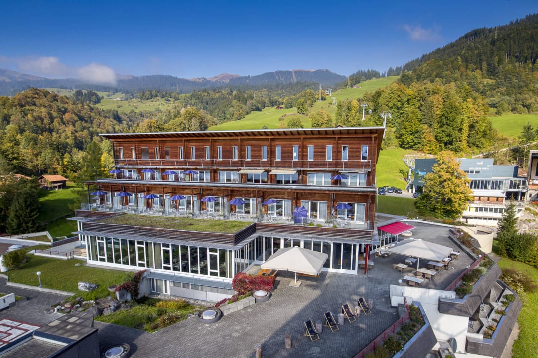 Die grosse Sonnenterrasse mit einmaliger Aussicht! Das Hotel Panorama