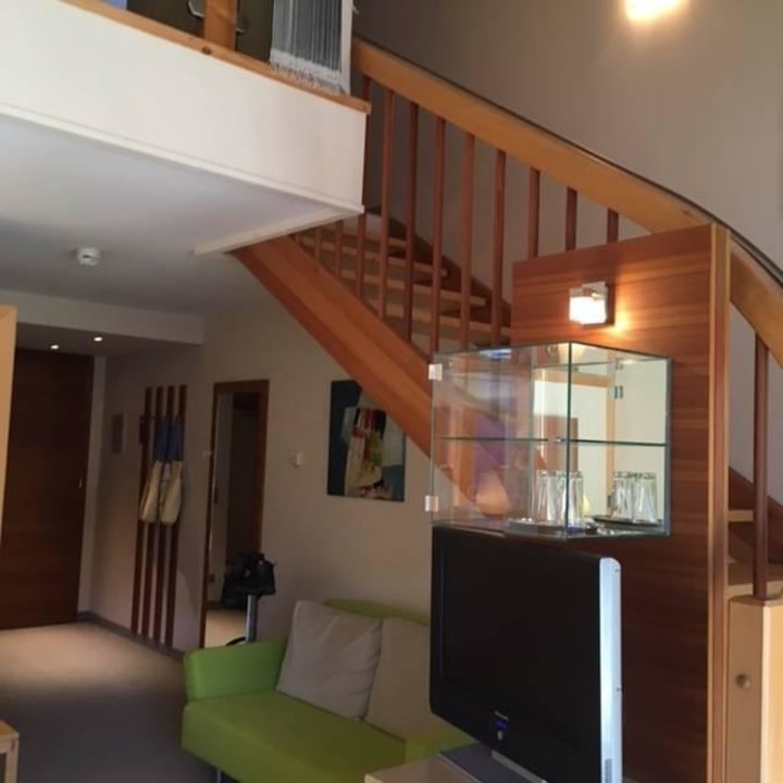 2-stöckige-Suite: Treppe zum oberen Schlafzimmer Hotel Andy