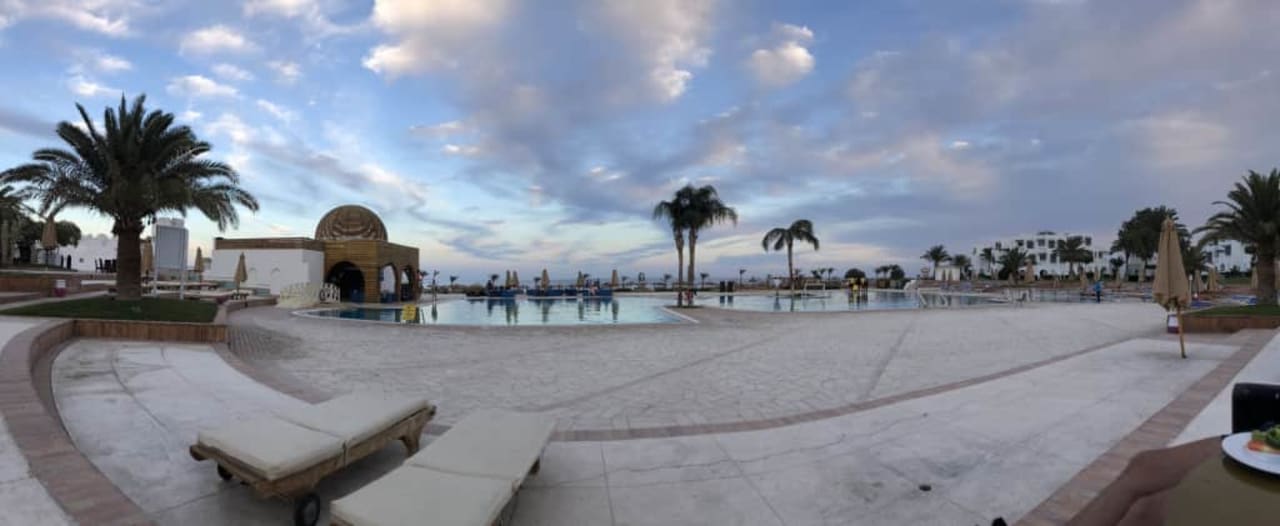 Swimmimg pool Hotel Mercure Hurghada