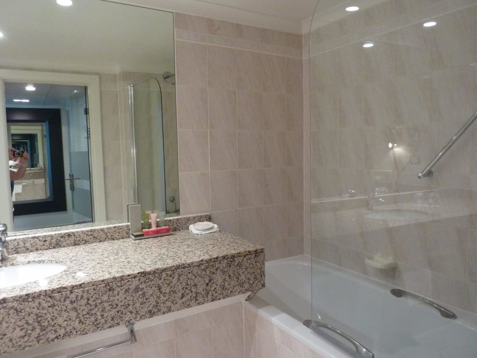 Blick ins Bad Thon Hotel Bristol Stephanie