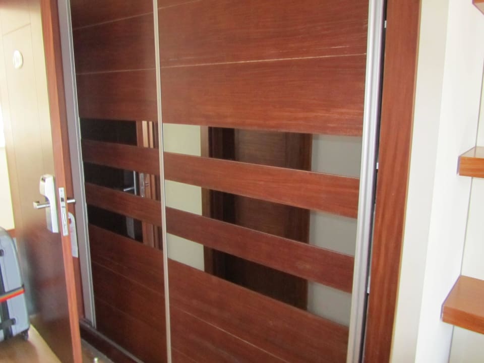 Schrank im Zimmer Seaden Sea World Resort & Spa