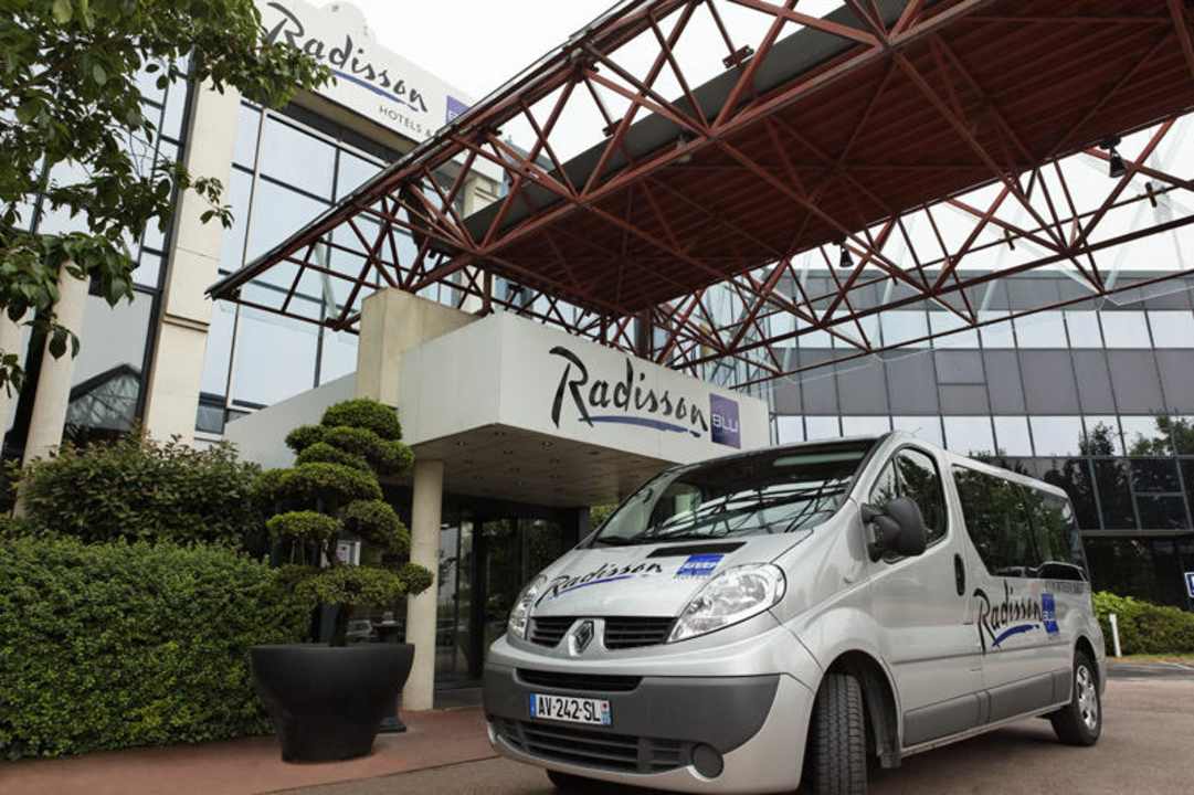 Hotel shuttle Courtyard by Marriott Paris Roissy Charles de Gaulle Airport