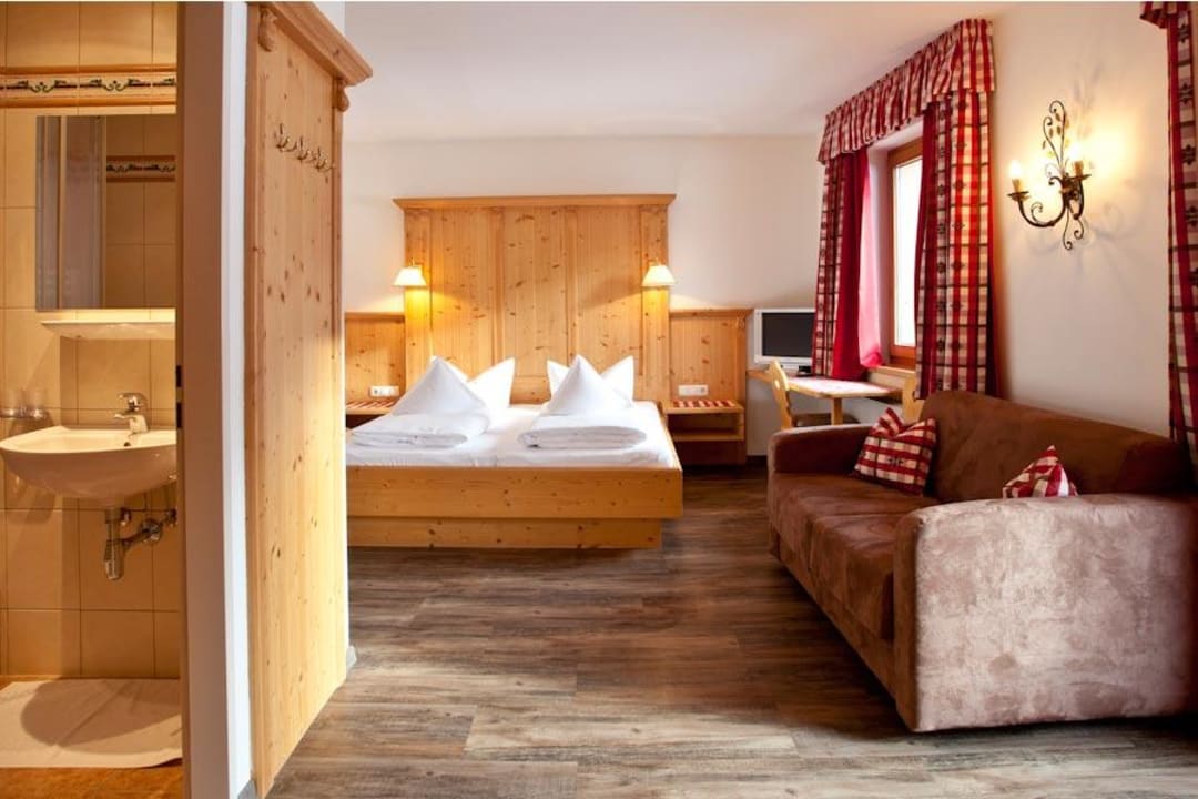 Zimmer im Tiroler Stil eingerichtet Hotel Bruggerhof