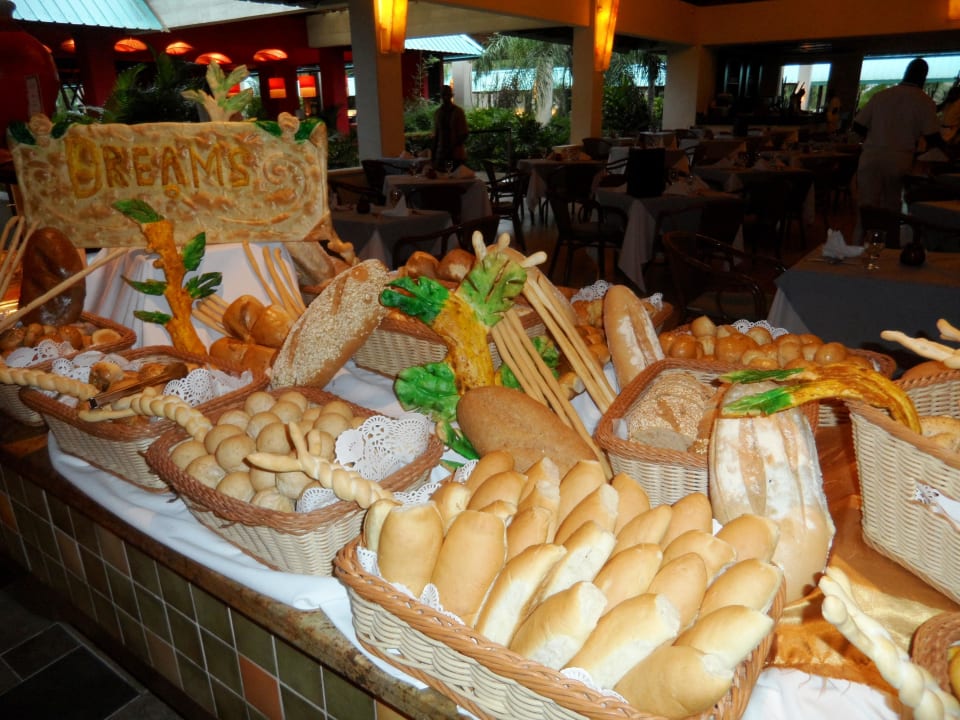 Brotauswahl am Abend Dreams La Romana Resort & Spa