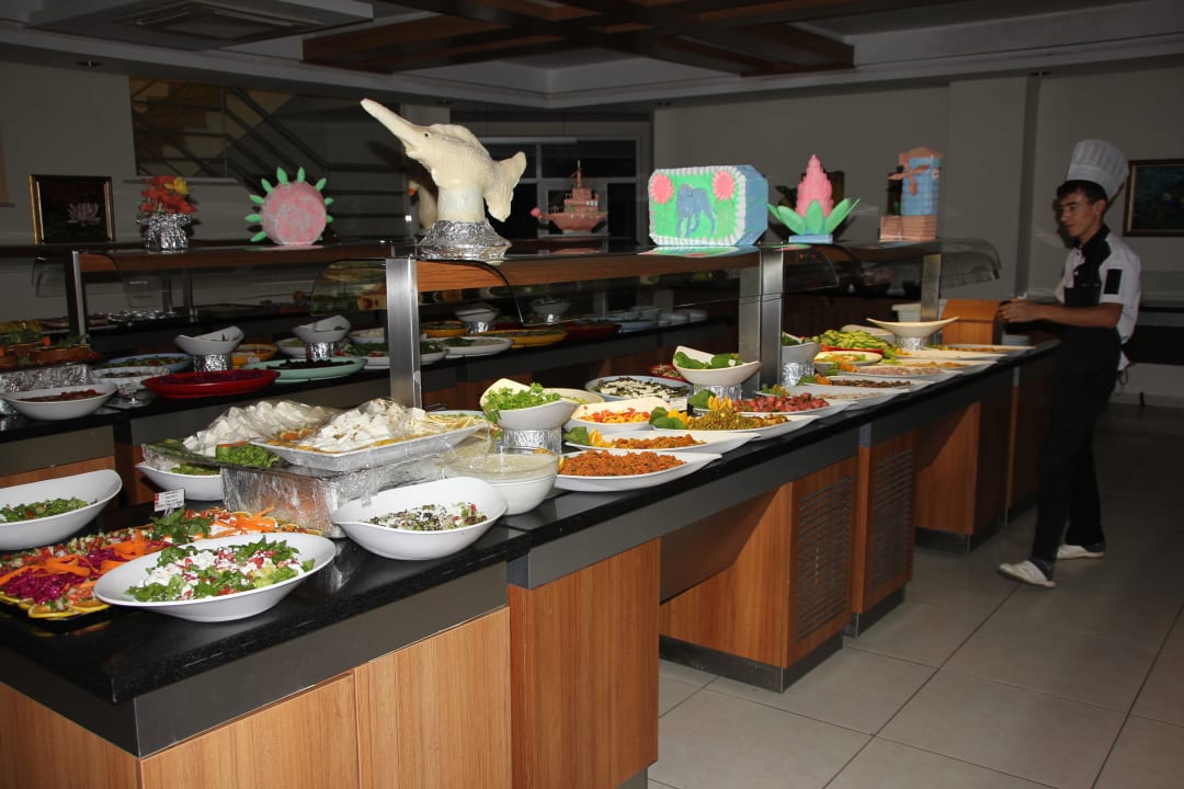 Büffet am Abend Hotel Gardenia Beach