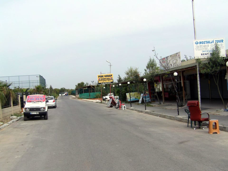 Straße am Hotel  Seaden Sea World Resort & Spa