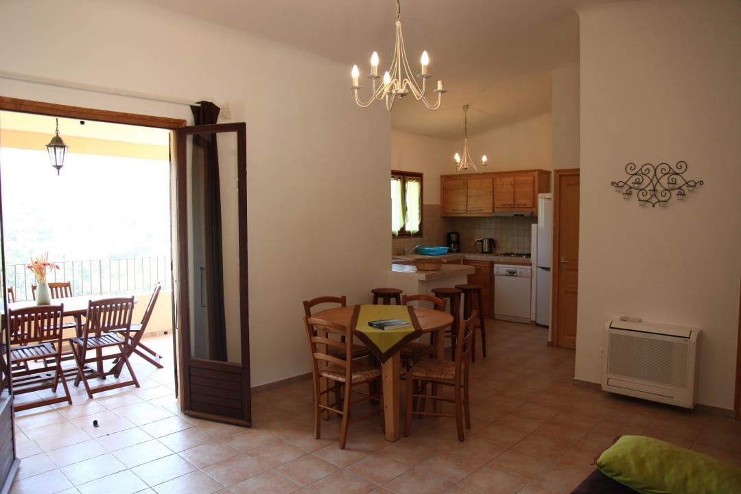 Vue interieure d'une villa. Residence Fiori di Santa Gulia