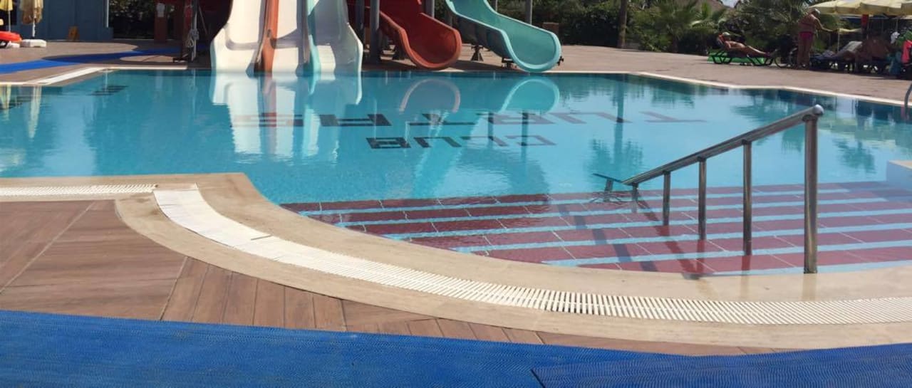 Pool Club Turtas Beach Hotel