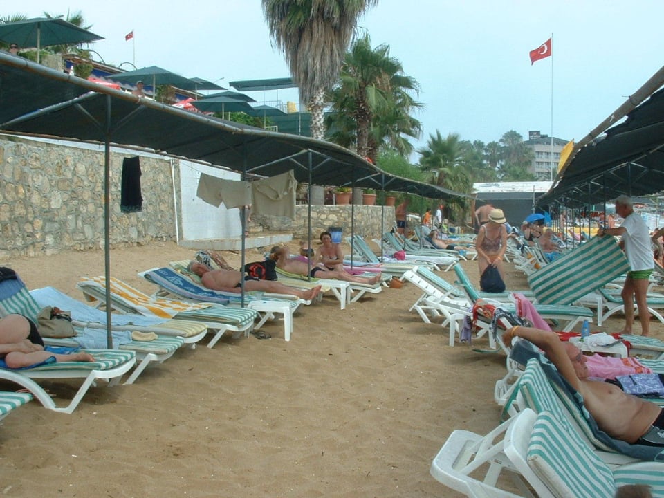 Liegen mit Sonnenschutz Hotel Arabella World