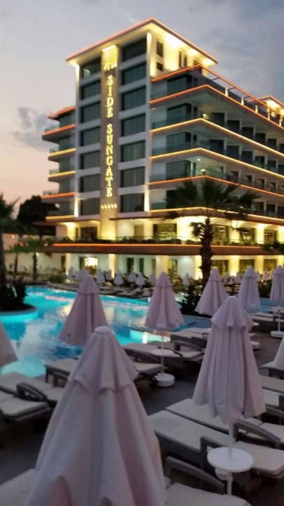 Hotel bei Abend Side Sunport Hotel & Spa