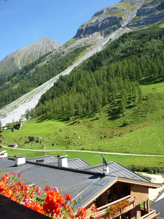 Ausblick vom Balkon Hotel Berghof Crystal SPA & Sports Hintertux