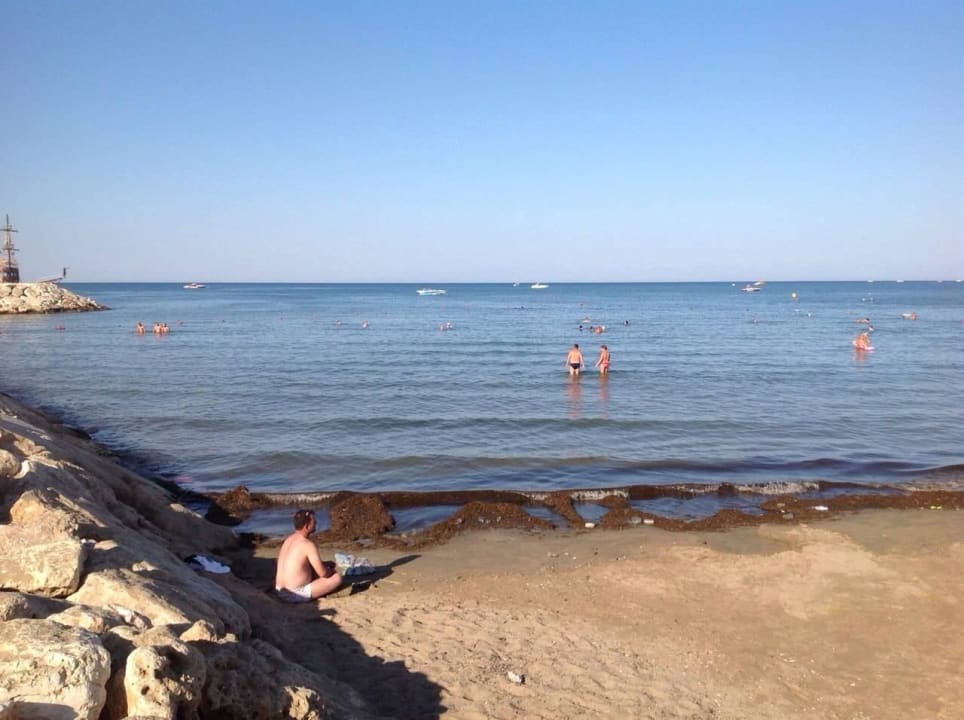 Strand an der Böschung  der Bucht Side Breeze Hotel