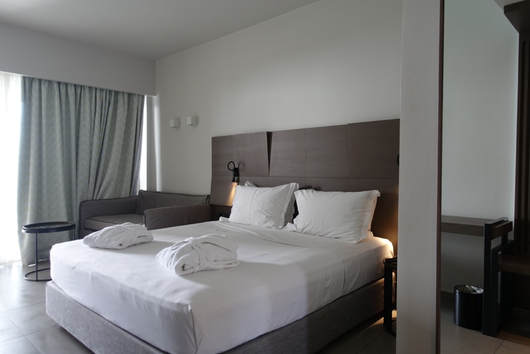 Zimmer Kakkos Beach Hotel