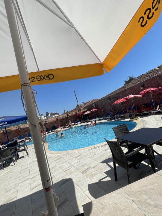 Pool La Vita's