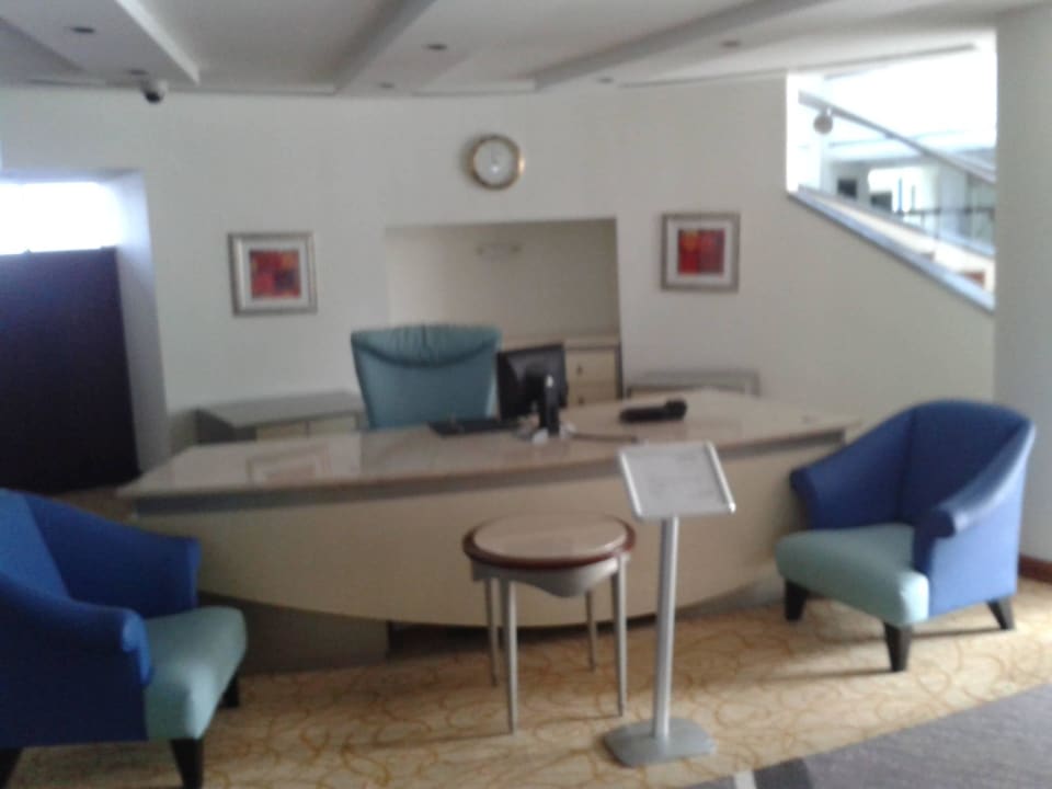 Leerer Lounge Concierge PLatz Hotel Le Meridien Al Aqah Beach Resort