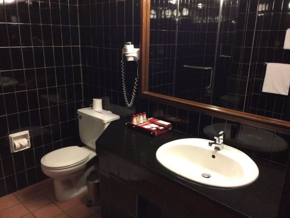 Bad Hotel Cinnamon Citadel Kandy