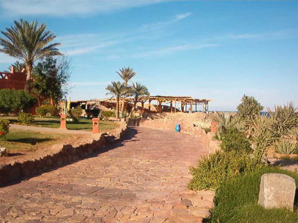 Weg zum Strand Hotel Hauza Beach Resort