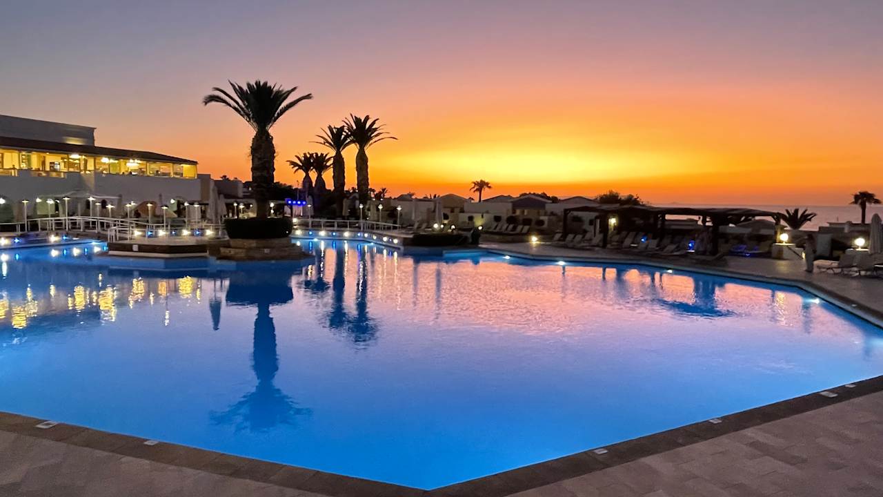 Pool Knossos Royal