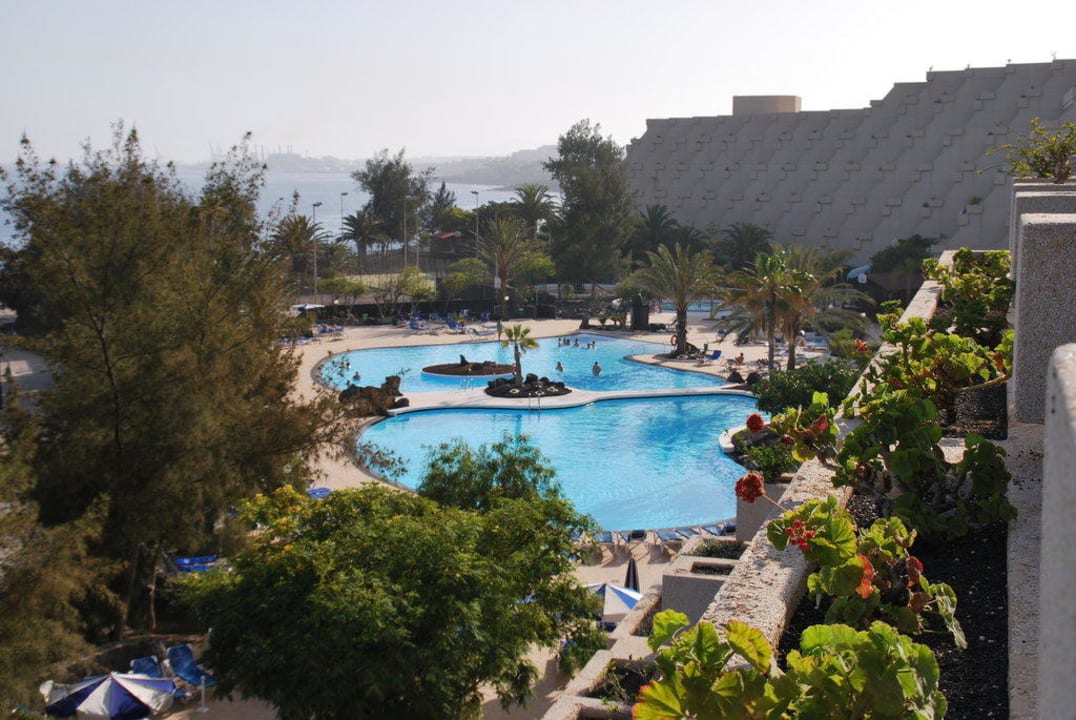 Poolanlage bei Tag Hotel Grand Teguise Playa