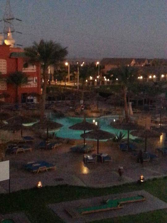 Aus der Sicht einer Zimmerterrasse Pickalbatros Alf Leila Wa Leila Resort - Neverland Hurghada