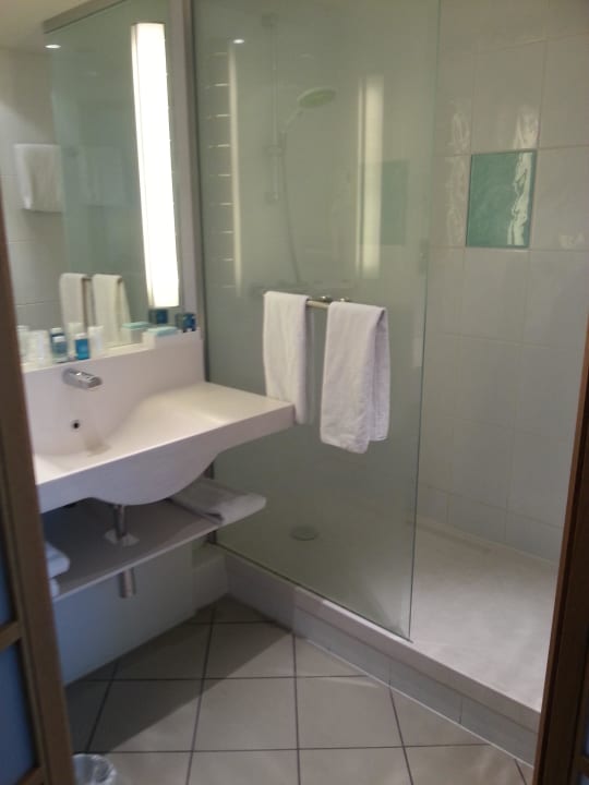 Blick ins Bad Hotel Novotel Luxembourg Centre