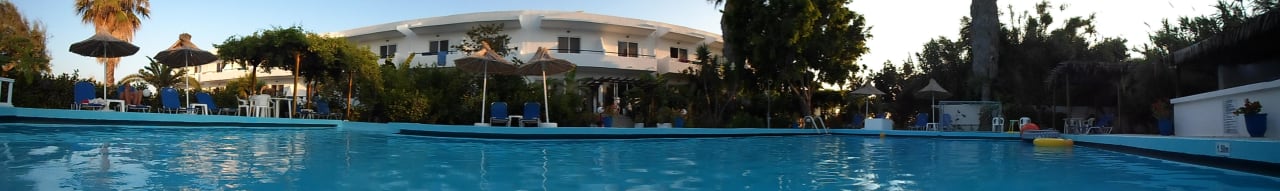 Pool am Morgen Costa Angela Seaside Resort