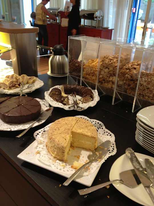 Kuchen und Müsli AllYouNeed Hotel Vienna2