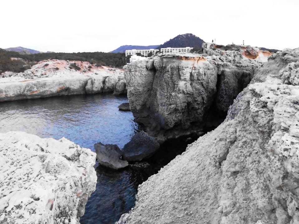 Felsen gegenüber vom Hotel Barceló Portinatx - Adults only