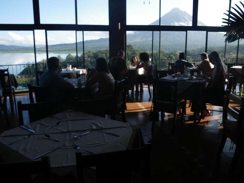Restaurant mit Blick auf das Arenal Hotel Arenal Vista Logde