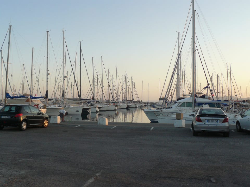 Вид с террасы для завтрака на Марину Best Western Plus Hotel La Marina