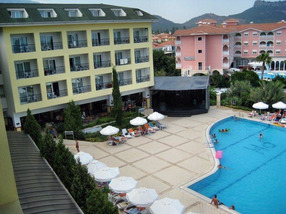 Ausblick vom Balkon mit Blick auf die Bühne Pine House by Werde Hotels