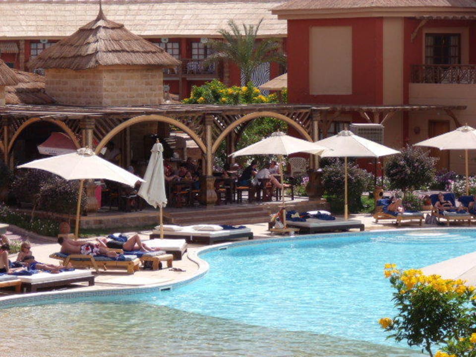 Ausblick auf den 400er Pool Pickalbatros Alf Leila Wa Leila Resort - Neverland Hurghada
