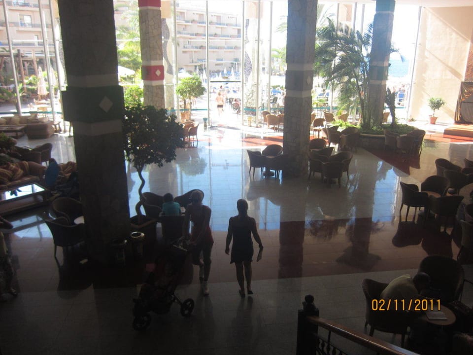 In der Empfangshalle Hotel Riu Buenavista