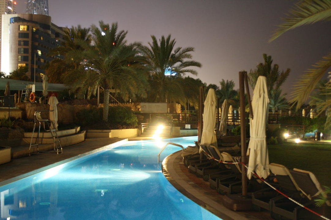 Pool bei Nacht! The Westin Dubai Mina Seyahi Beach Resort & Marina