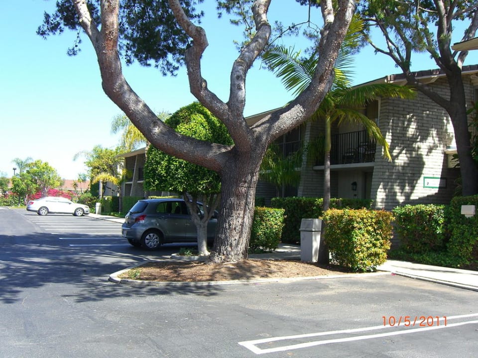 Außenansicht mit Parkplätzen Hotel Ramada Limited Santa Barbara