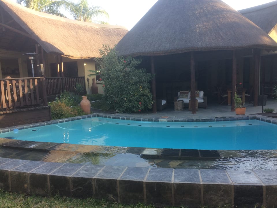 Pool La Lechere Guest House