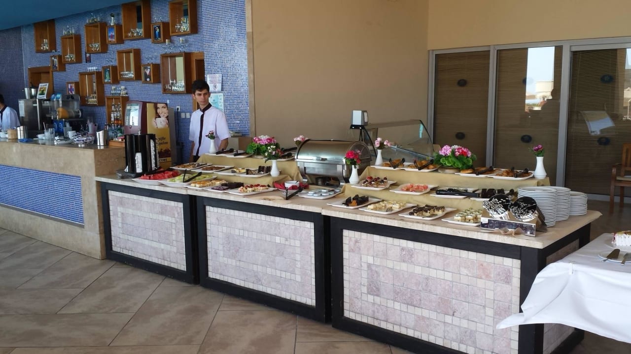 Kaffeebuffet am Pool Melas Resort Hotel