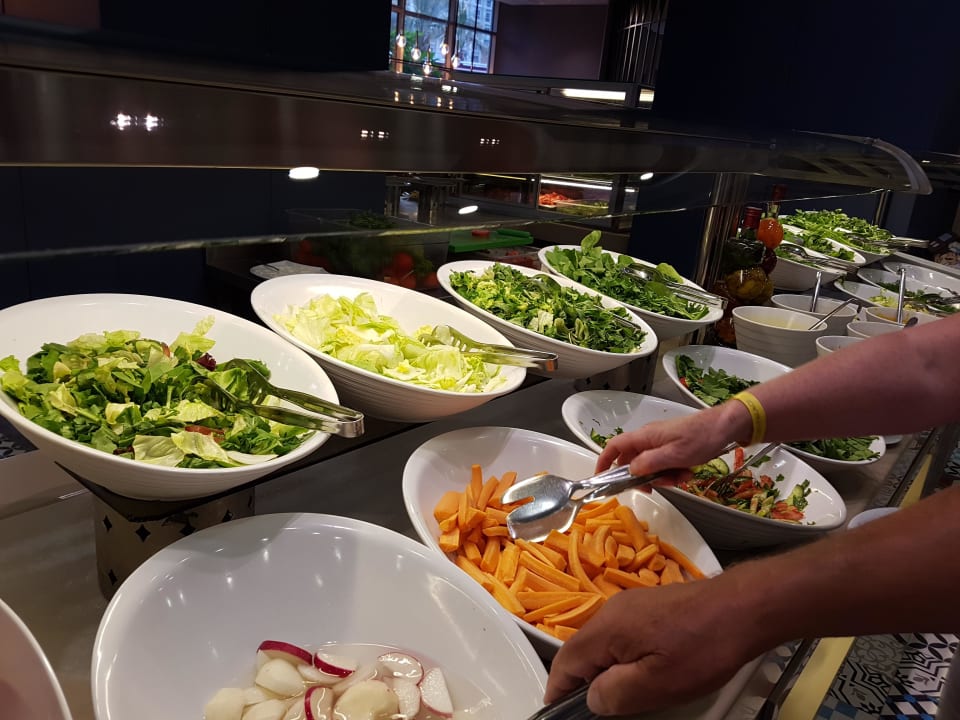 Salate  Saturn Palace Resort Hotel