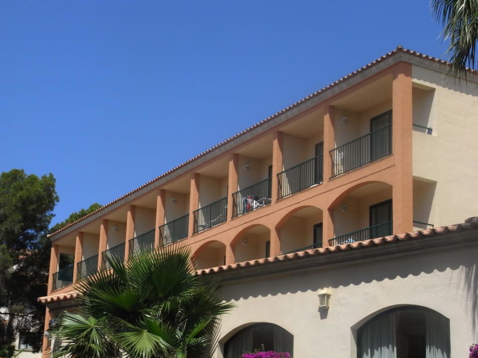 Von der Straßenseite Valentin Somni Hotel & Suites