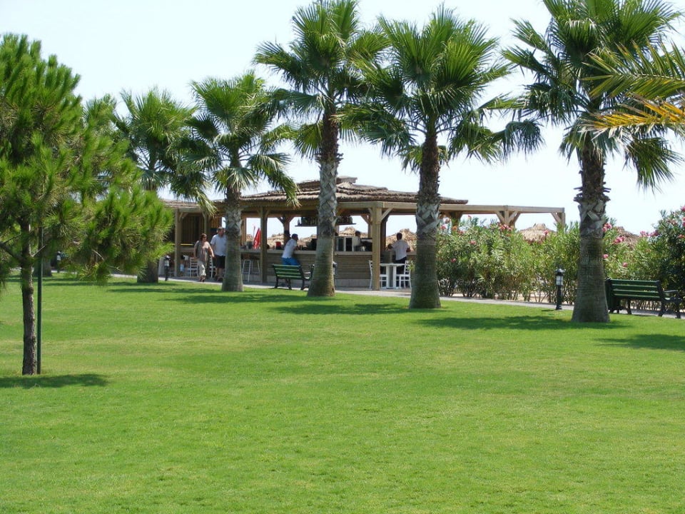 Garten mit Strandbarblick Voyage Belek Golf & Spa