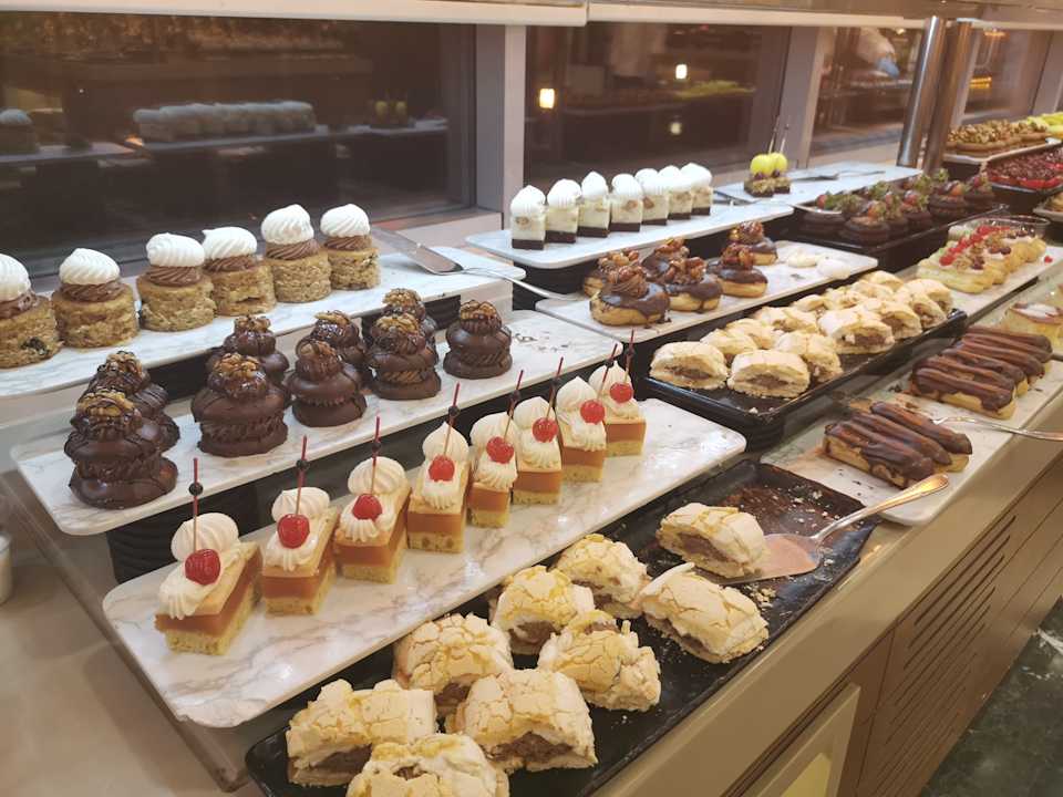 Gastro Saturn Palace Resort Hotel