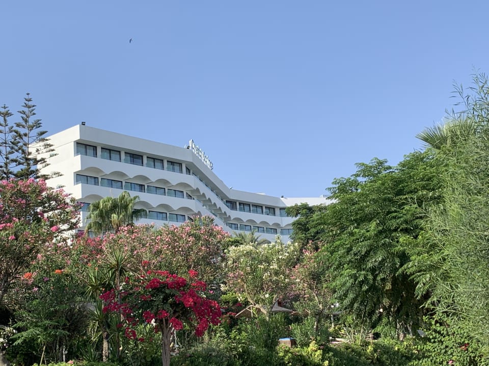 Außenansicht Crystal Springs Beach Hotel