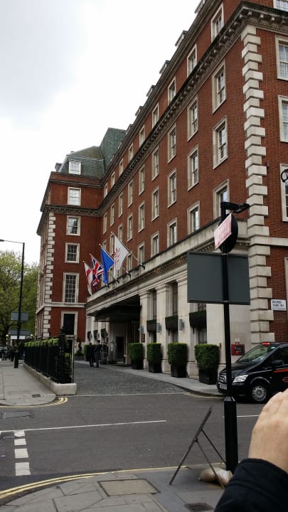 Straßenseite Hotel Grosvenor House JW Marriott
