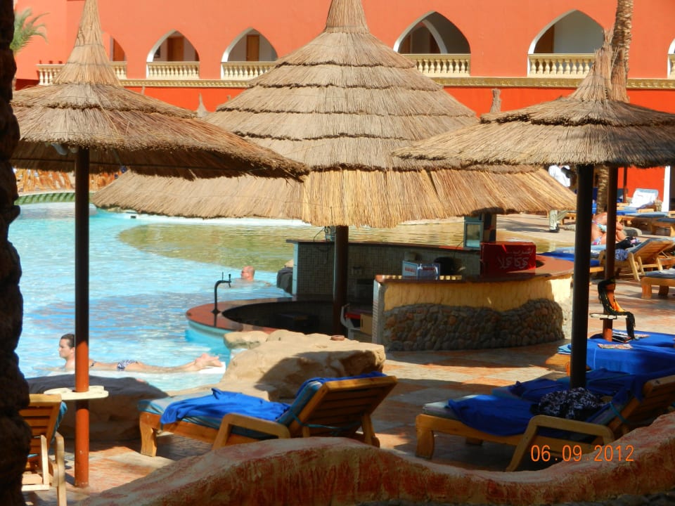 Poolbar am activ-Pool Pickalbatros Alf Leila Wa Leila Resort - Neverland Hurghada