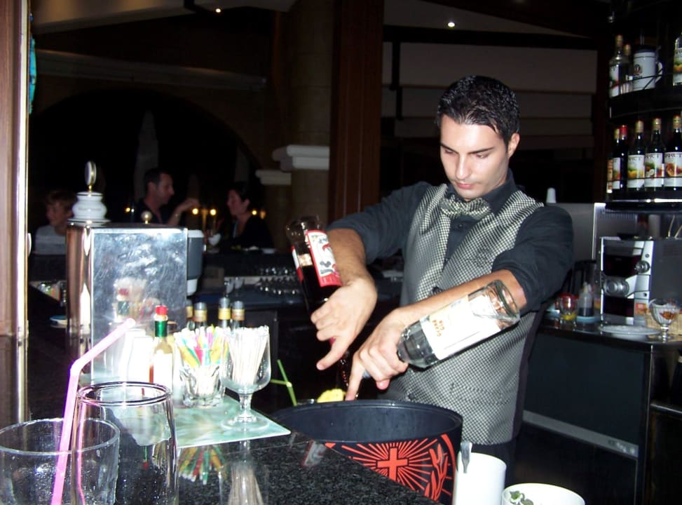 Unser Freund Christos, der beste Barkeeper Hotel Kalithea Horizon Royal